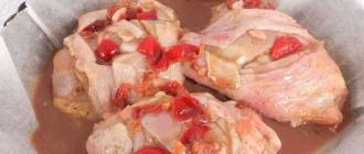 Как приготовить в духовке вкусные куриные бедрышки с картошкой